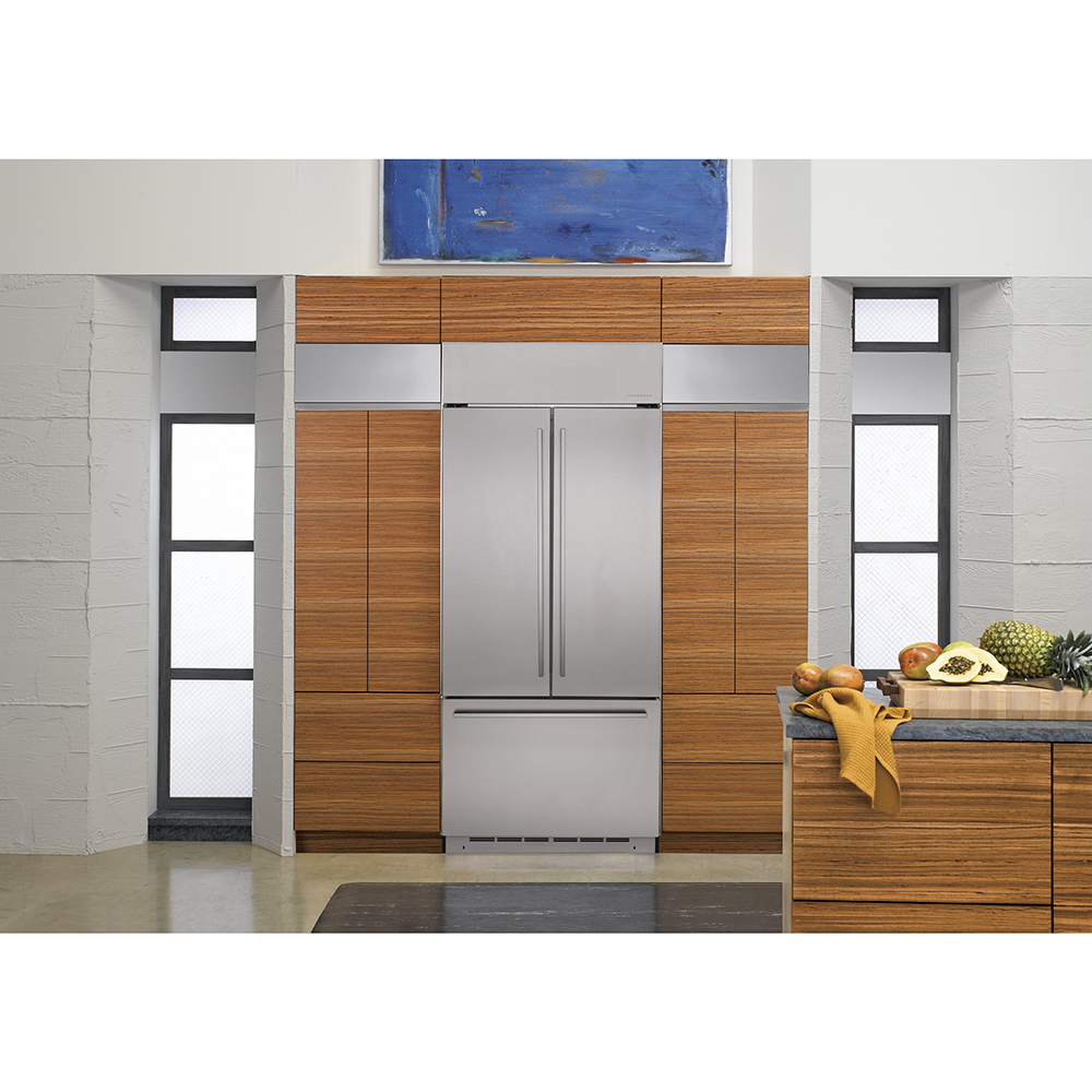 REFRIGERATOR-231CUFT-STAINLESS-STEEL-ZWE23ESNSS-MONOGRAM-LIFESTYLE.jpg