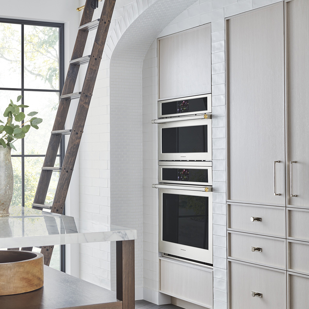 WALL-OVEN-30-INCH-STAINLESS-STEEL-ZSB9232NSS-MONOGRAM-LIFESTYLE-ANGLE.jpg